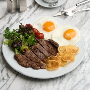 Завтрак Steak and egg